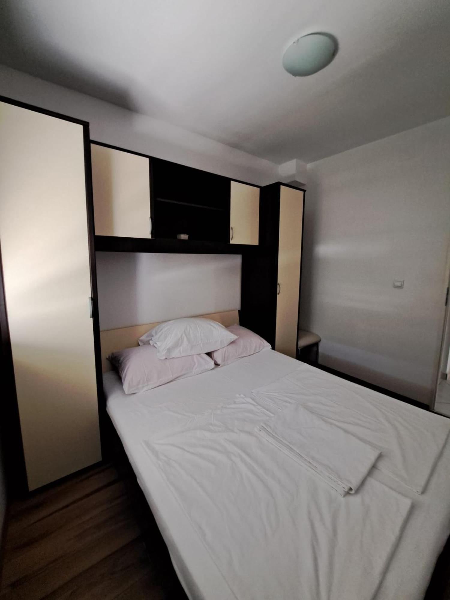 Apartments Maretic Мандре Екстер'єр фото