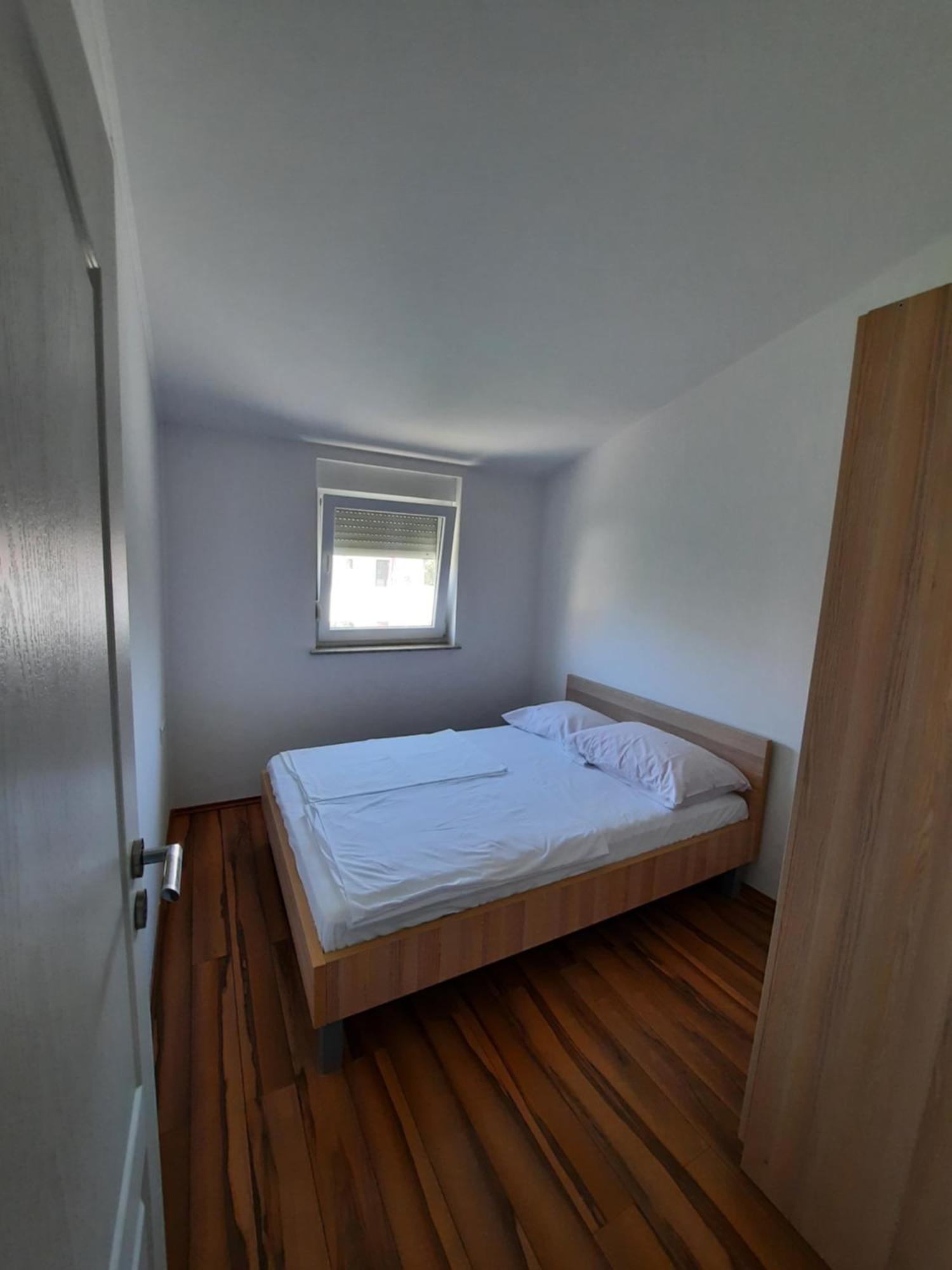 Apartments Maretic Мандре Екстер'єр фото